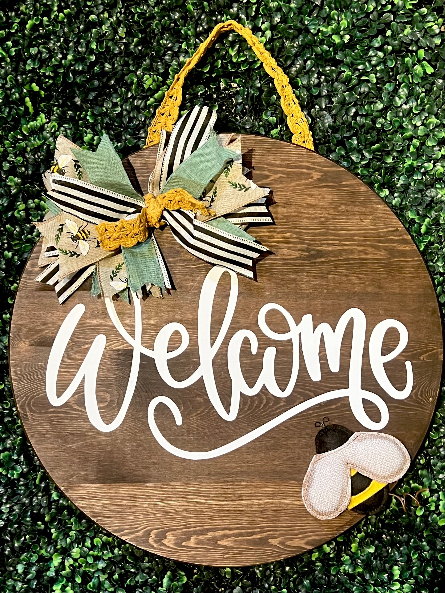 18” Welcome Bee Door Hanger